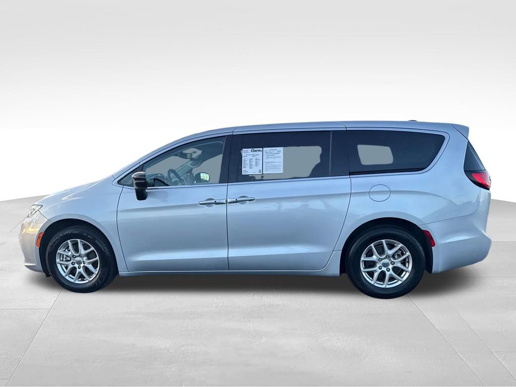 Used 2024 Chrysler Pacifica Touring-L FWD video 2