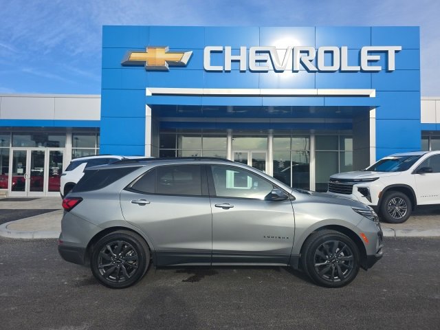 Used 2023 Chevrolet Equinox RS image 3