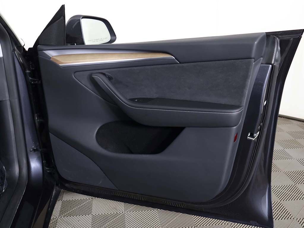 Used 2024 Tesla Model Y Long Range image 27