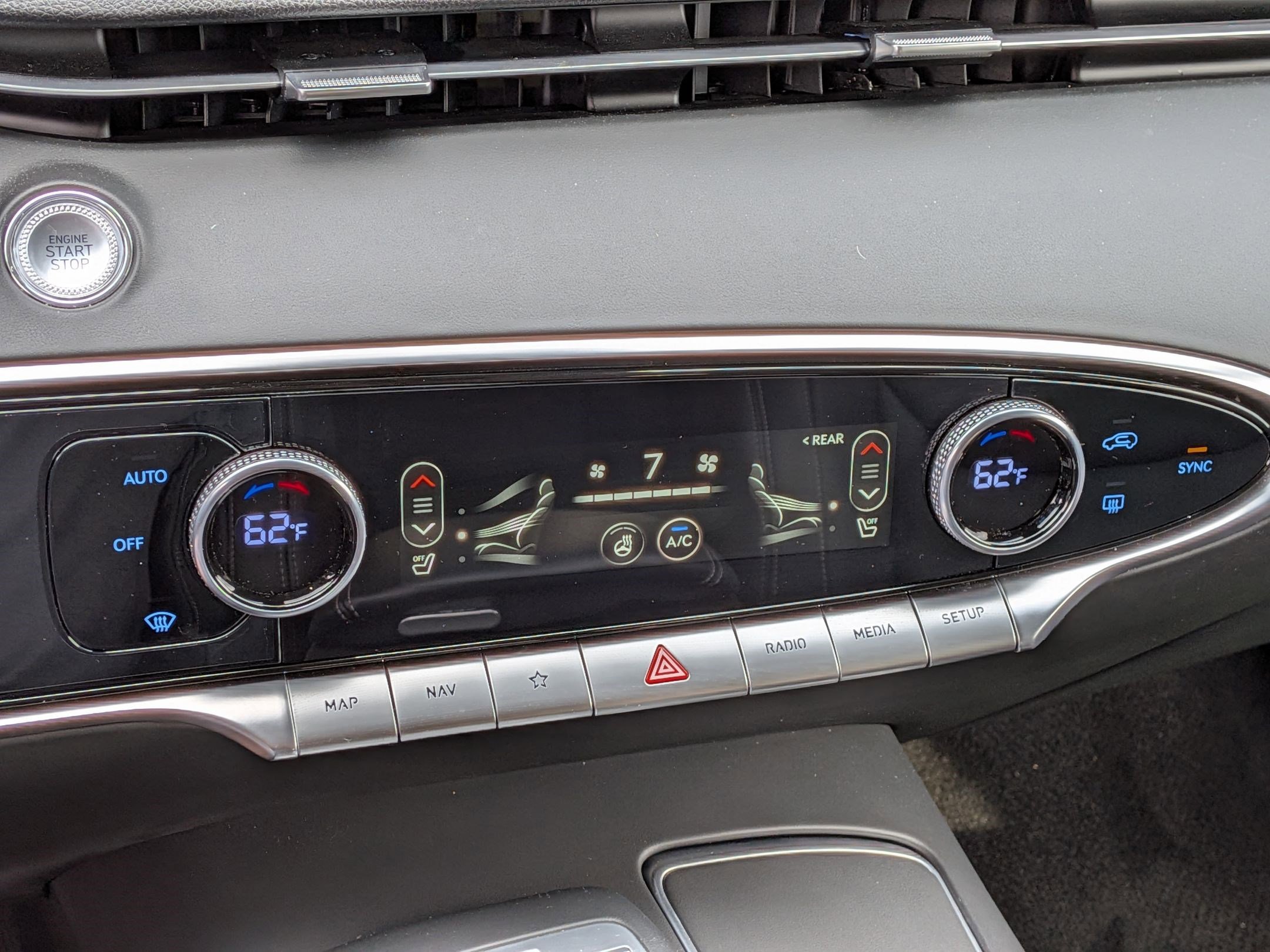 Used 2024 Genesis GV70 2.5T w/ Select Package AWD/4WD image 22