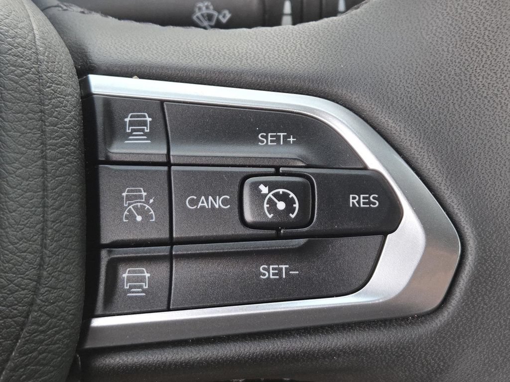 Used 2025 Jeep Compass Limited AWD/4WD image 8