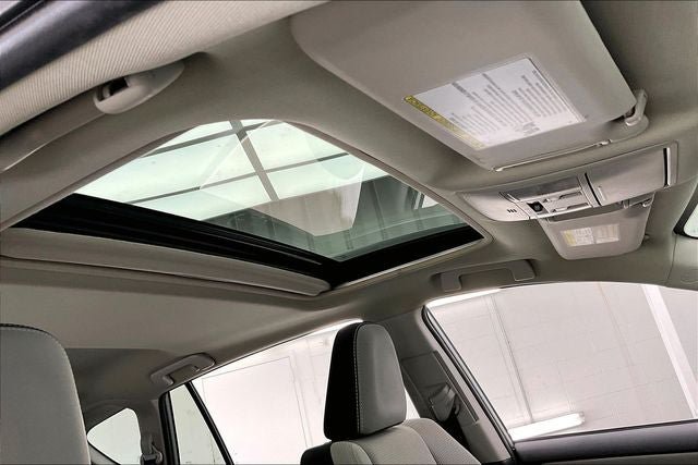 Used 2018 Toyota RAV4 XLE AWD/4WD image 13