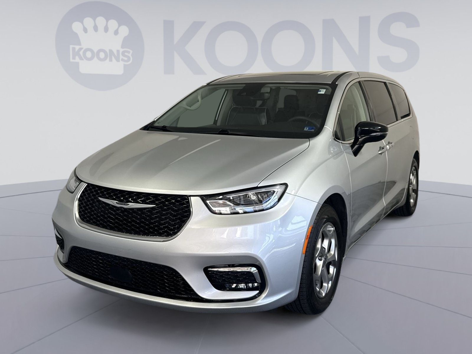Used 2024 Chrysler Pacifica Limited FWD image 1
