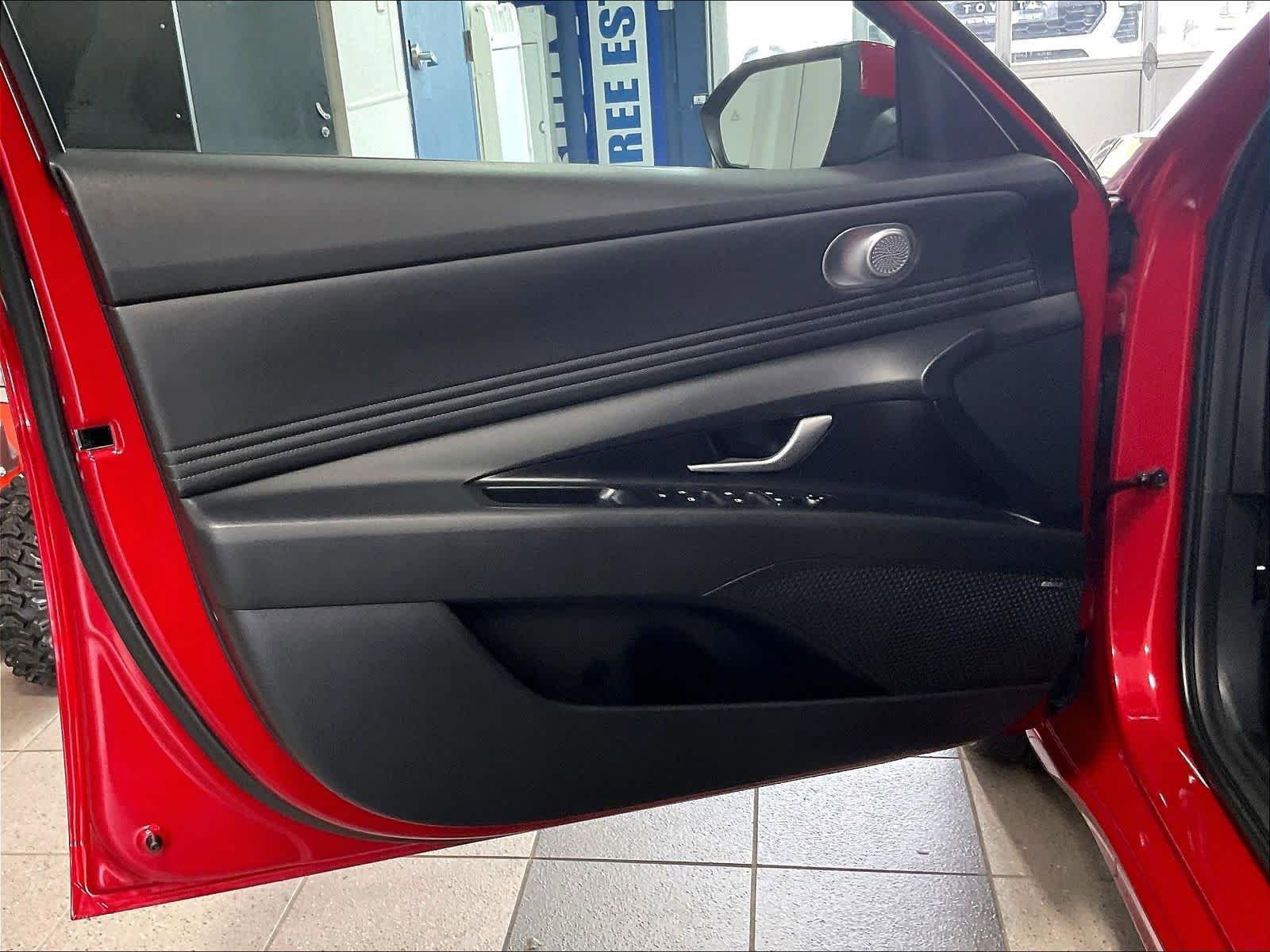 Certified 2023 Hyundai Elantra Limited FWD image 9
