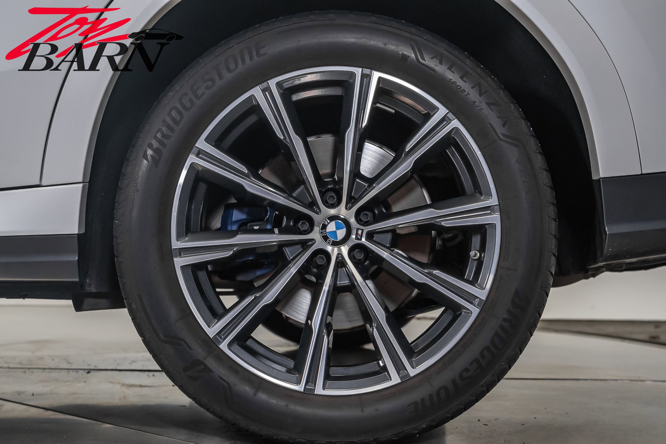 Used 2022 BMW X6 xDrive40i w/ Executive Package image 18