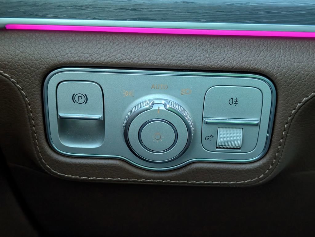 Used 2025 Mercedes-Benz GLS 580 4MATIC image 21