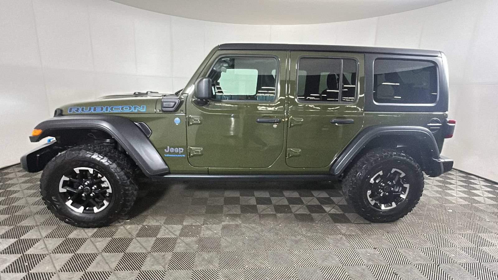 Used 2024 Jeep Wrangler Unlimited Rubicon 4xe AWD/4WD image 7
