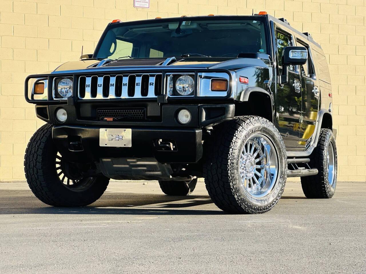 Used 2004 HUMMER H2 w/ Preferred Equipment Group AWD/4WD image 3