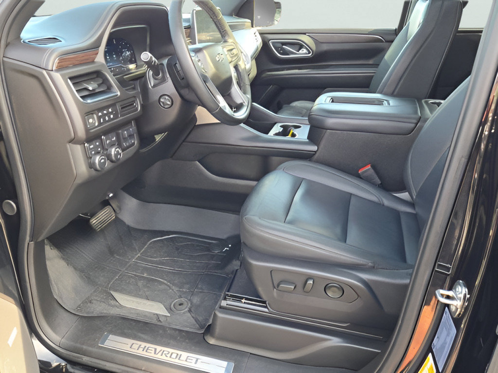 Used 2023 Chevrolet Suburban Z71 w/ Luxury Package AWD/4WD image 29