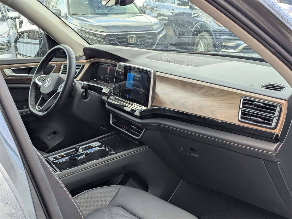 Used 2025 Volkswagen Atlas SE image 32