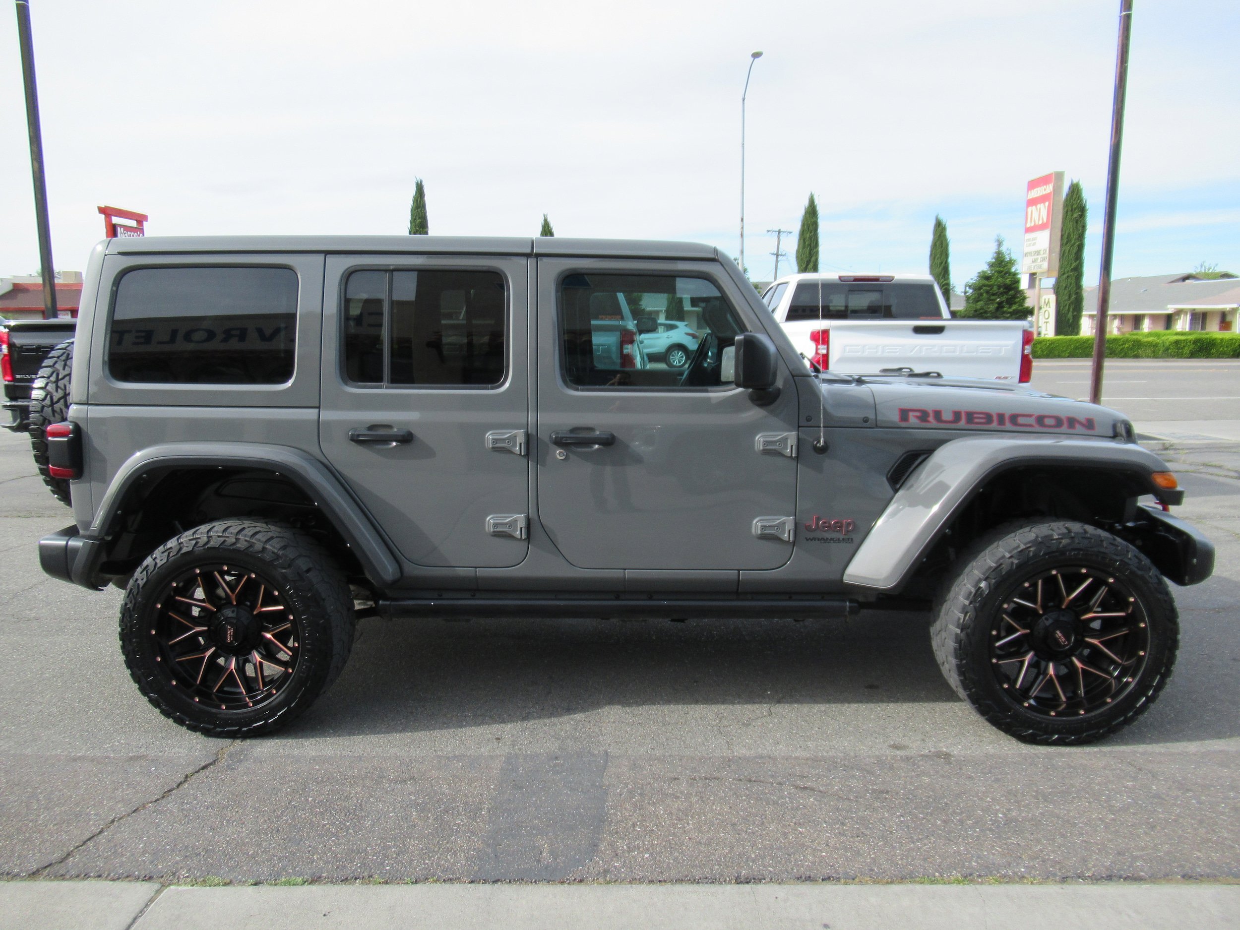 Used 2022 Jeep Wrangler Unlimited Rubicon w/ LED Lighting Group AWD/4WD image 4