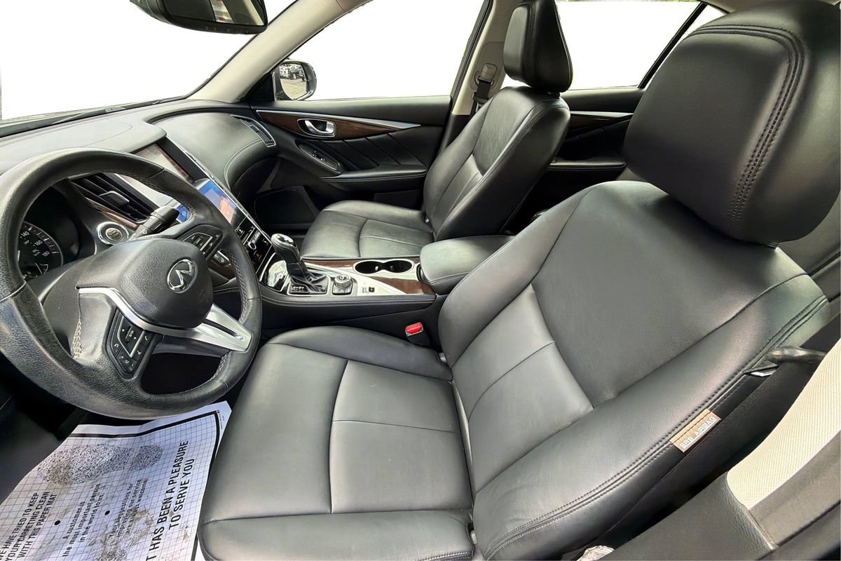 Used 2018 INFINITI Q50 Luxe w/ Essential Package (3.0T Luxe) AWD/4WD image 9