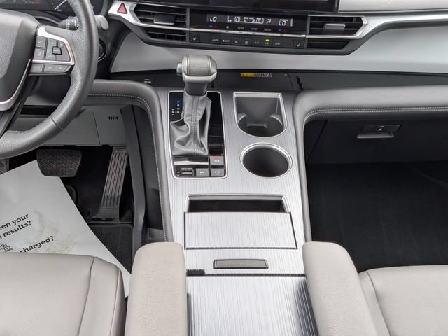 Used 2025 Toyota Sienna XLE FWD image 20