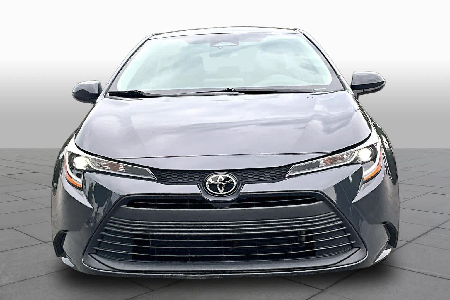 Used 2023 Toyota Corolla LE FWD image 4