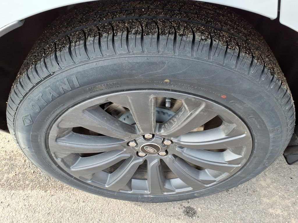 Certified 2022 Land Rover Range Rover Velar R-Dynamic S image 11