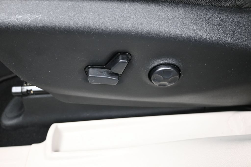 Used 2017 Chrysler Pacifica Touring-L FWD image 11