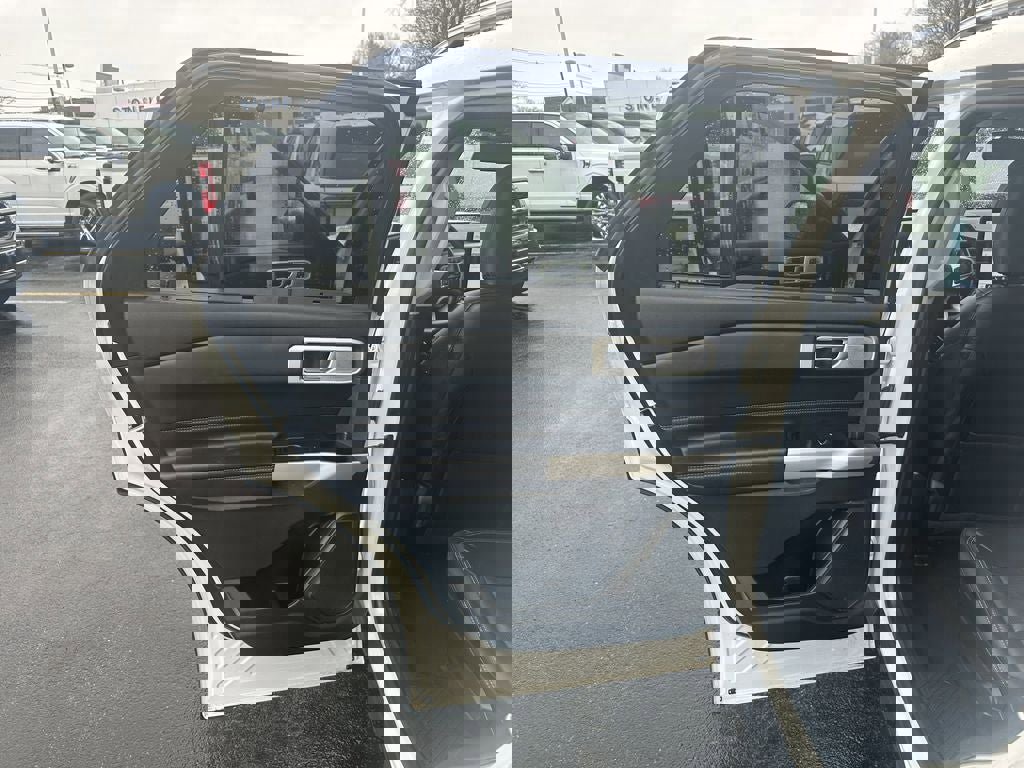 Used 2022 Ford Explorer Limited w/ Limited Technology Package image 11