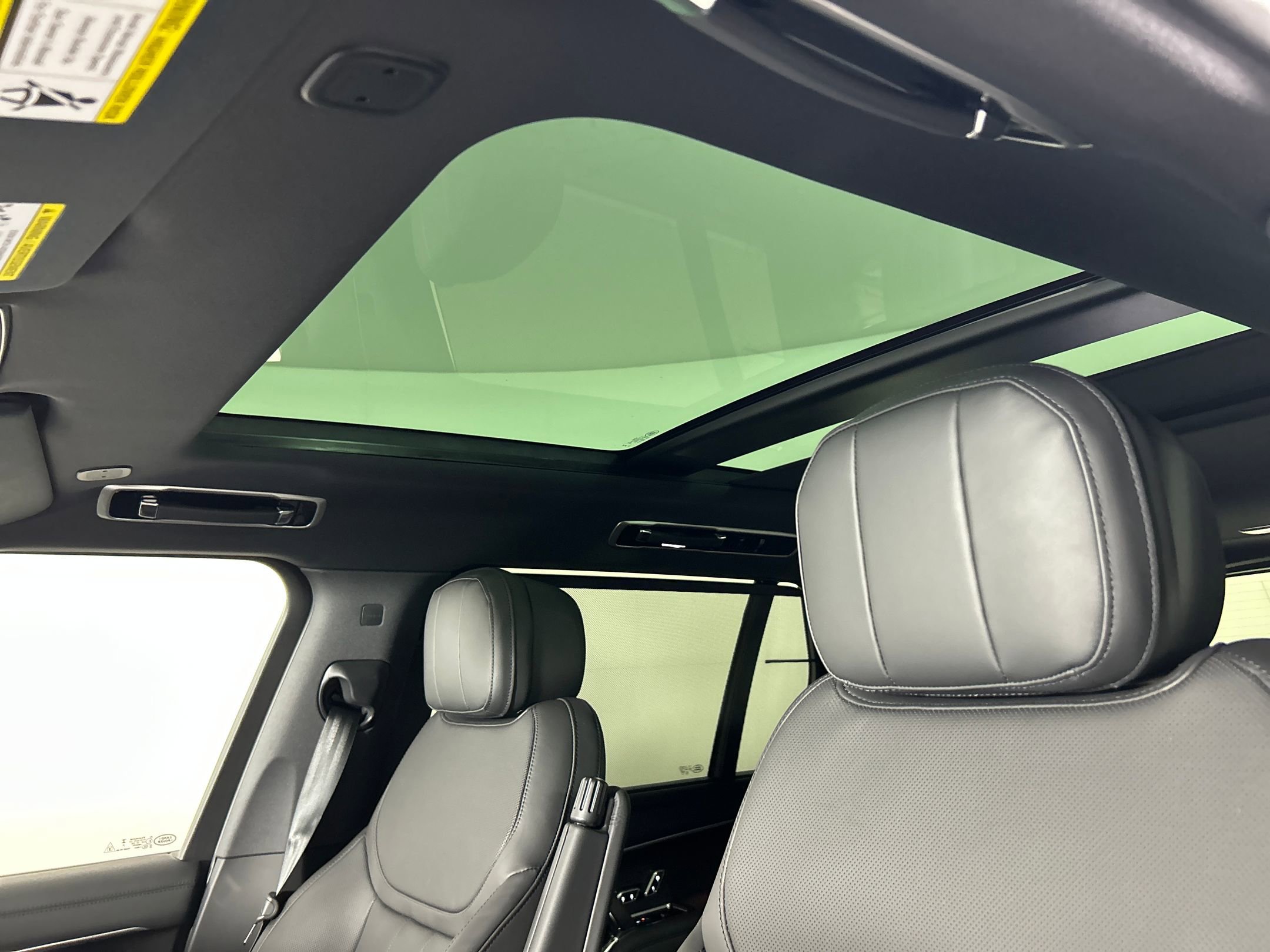 New 2025 Land Rover Range Rover Long Wheelbase SE image 11