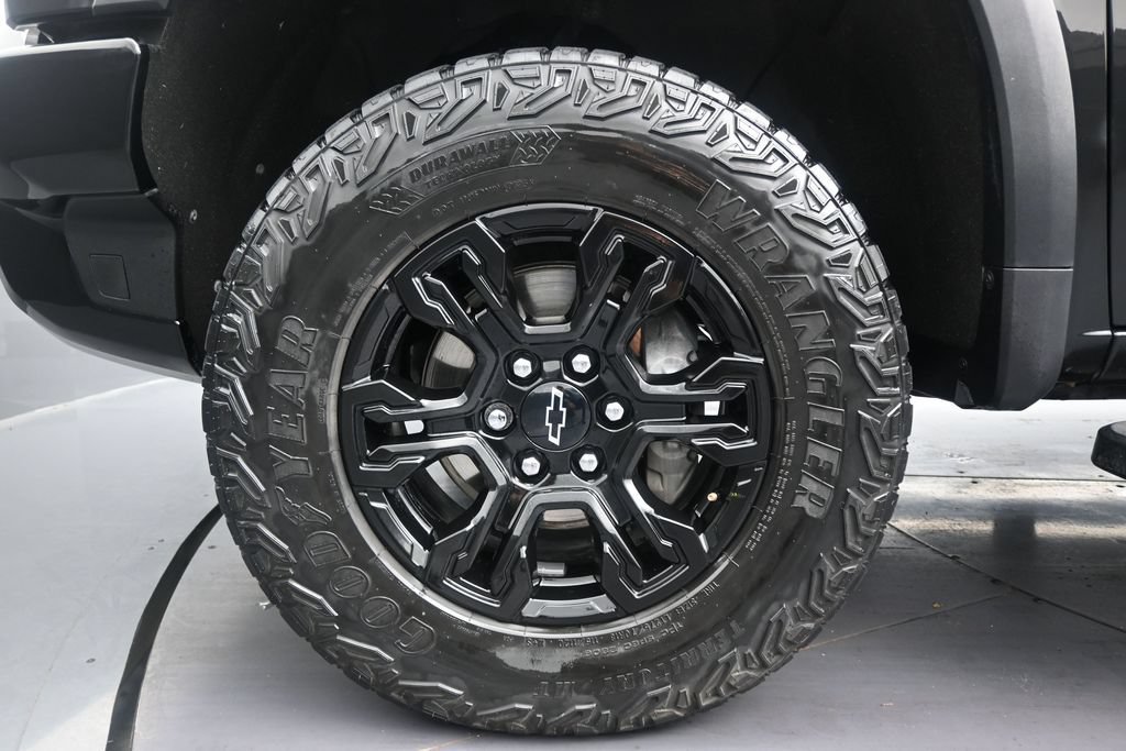 Used 2023 Chevrolet Silverado 1500 ZR2 w/ Technology Package AWD/4WD image 10