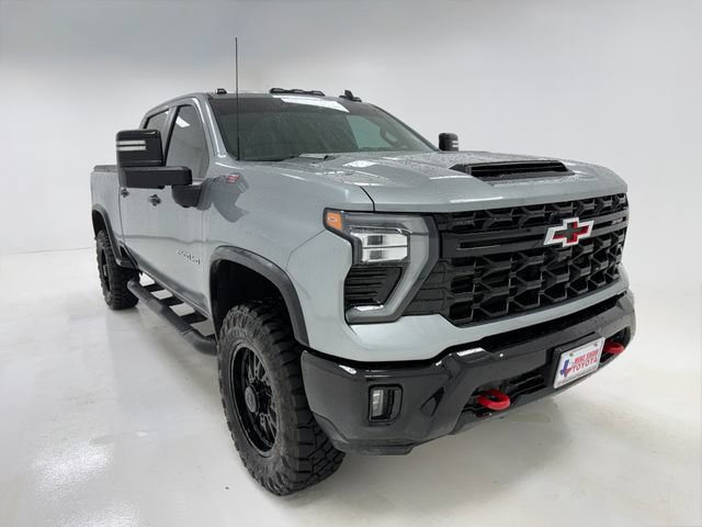 Used 2024 Chevrolet Silverado 2500 ZR2 w/ Technology Package AWD/4WD image 2