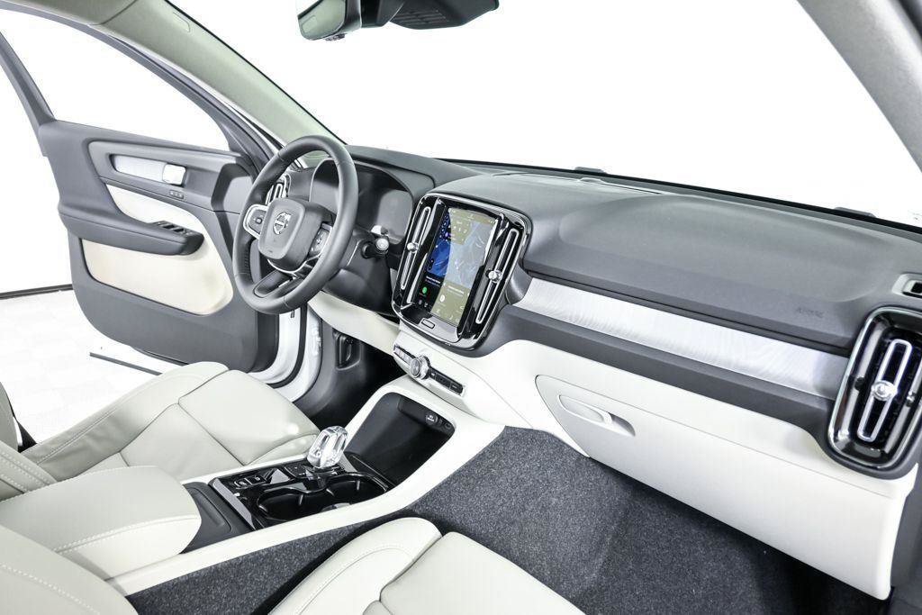 New 2026 Volvo XC40 B5 Plus w/ Protection Package Premier AWD/4WD image 23