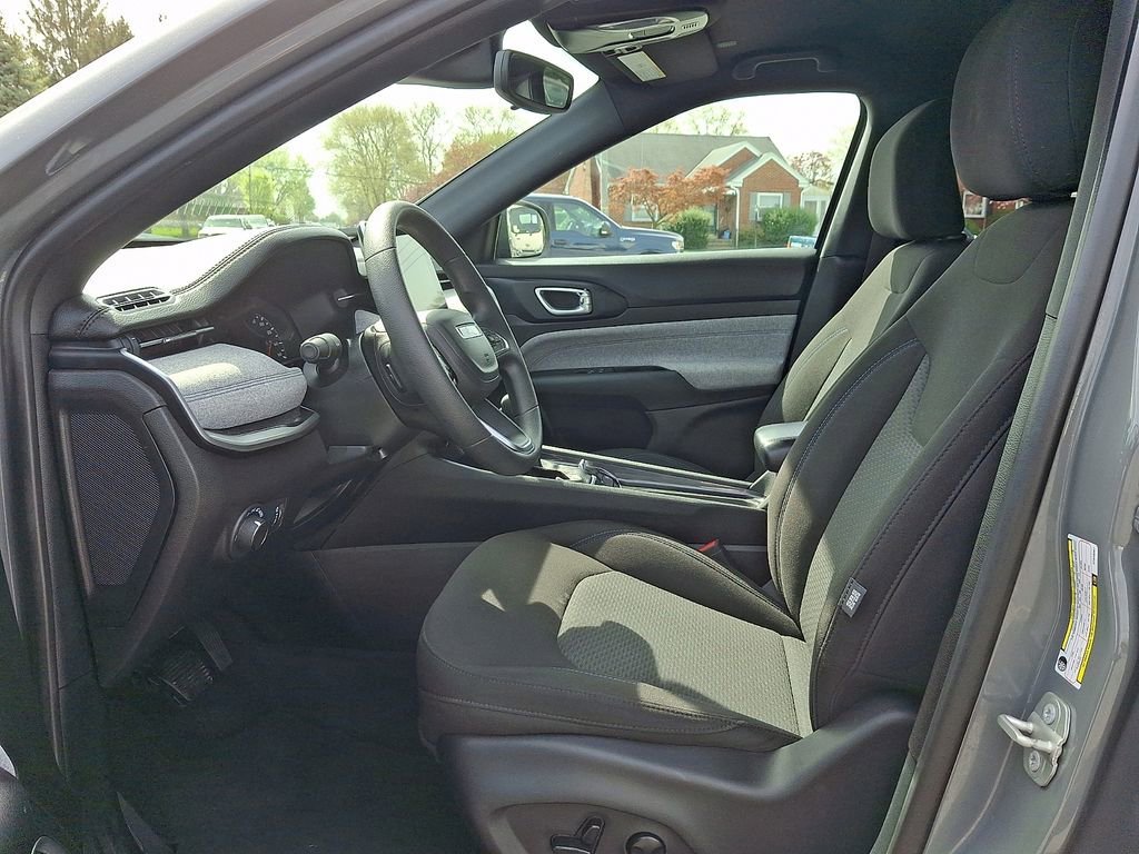 Used 2023 Jeep Compass Sport image 15
