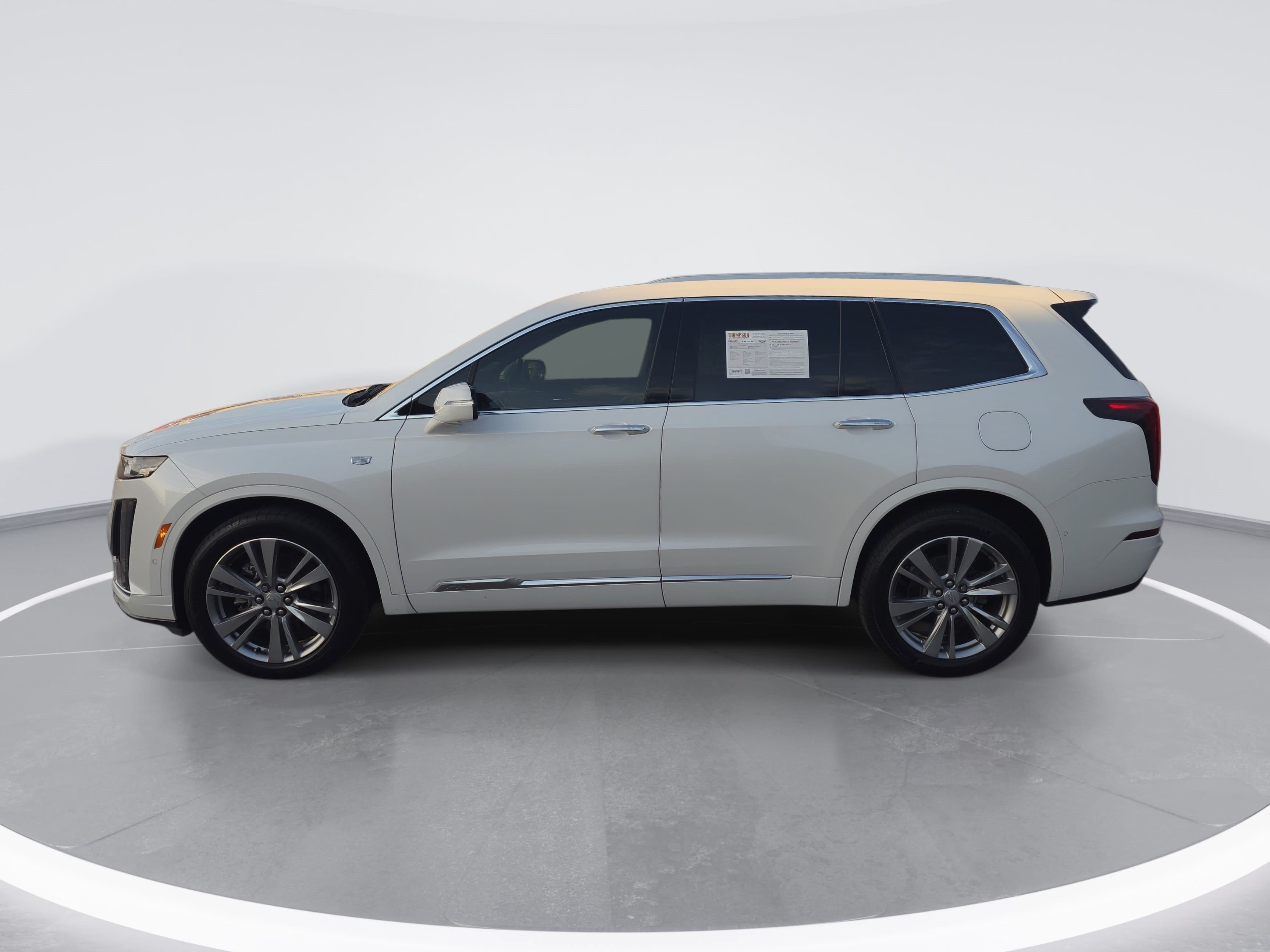 Used 2023 Cadillac XT6 Premium Luxury w/ Technology Package FWD image 6