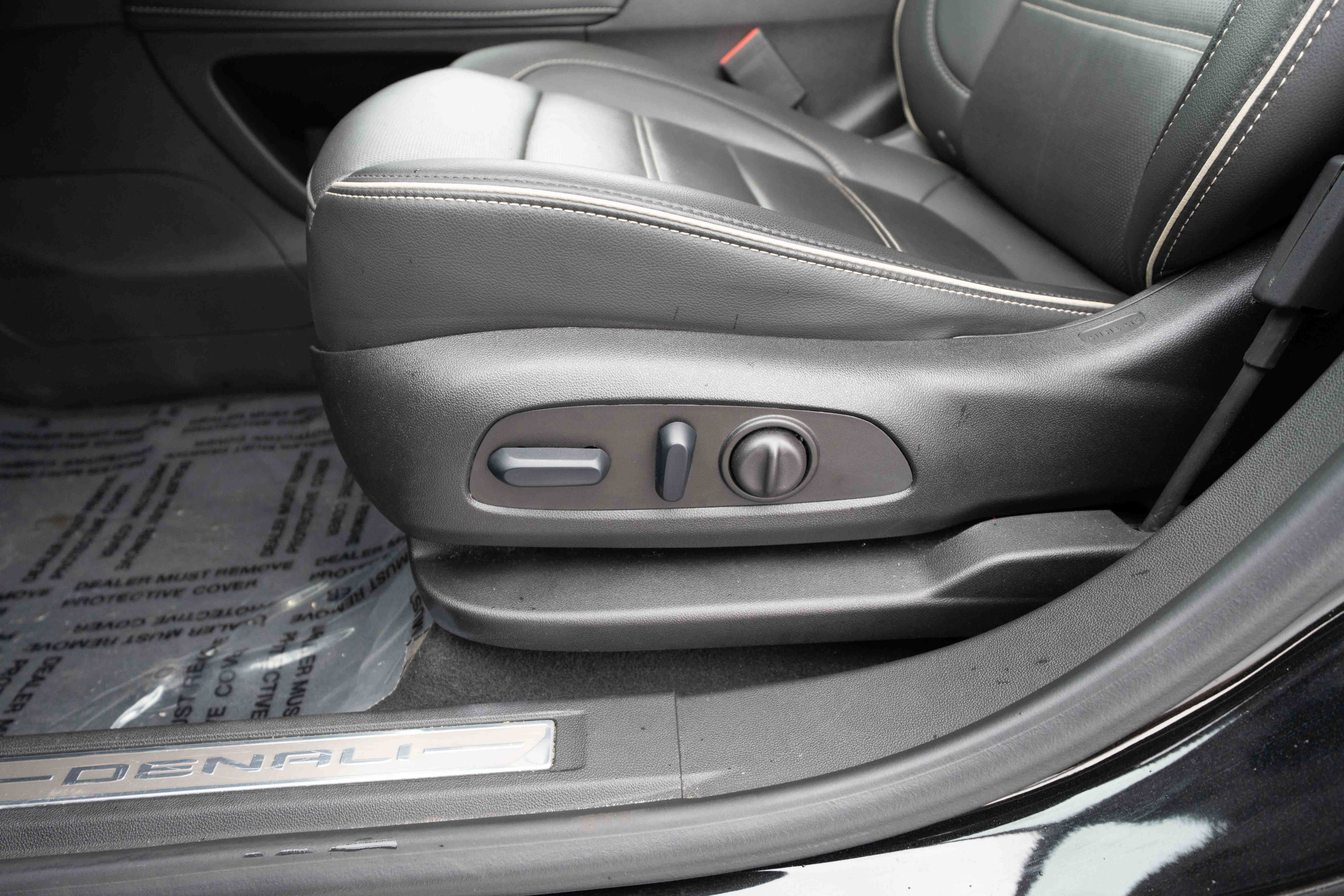 Used 2023 GMC Acadia Denali w/ Denali Ultimate Package AWD/4WD image 12