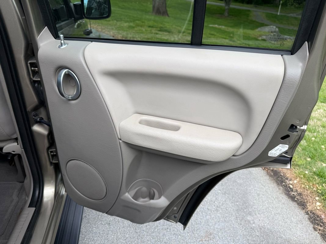 Used 2003 Jeep Liberty Renegade image 40