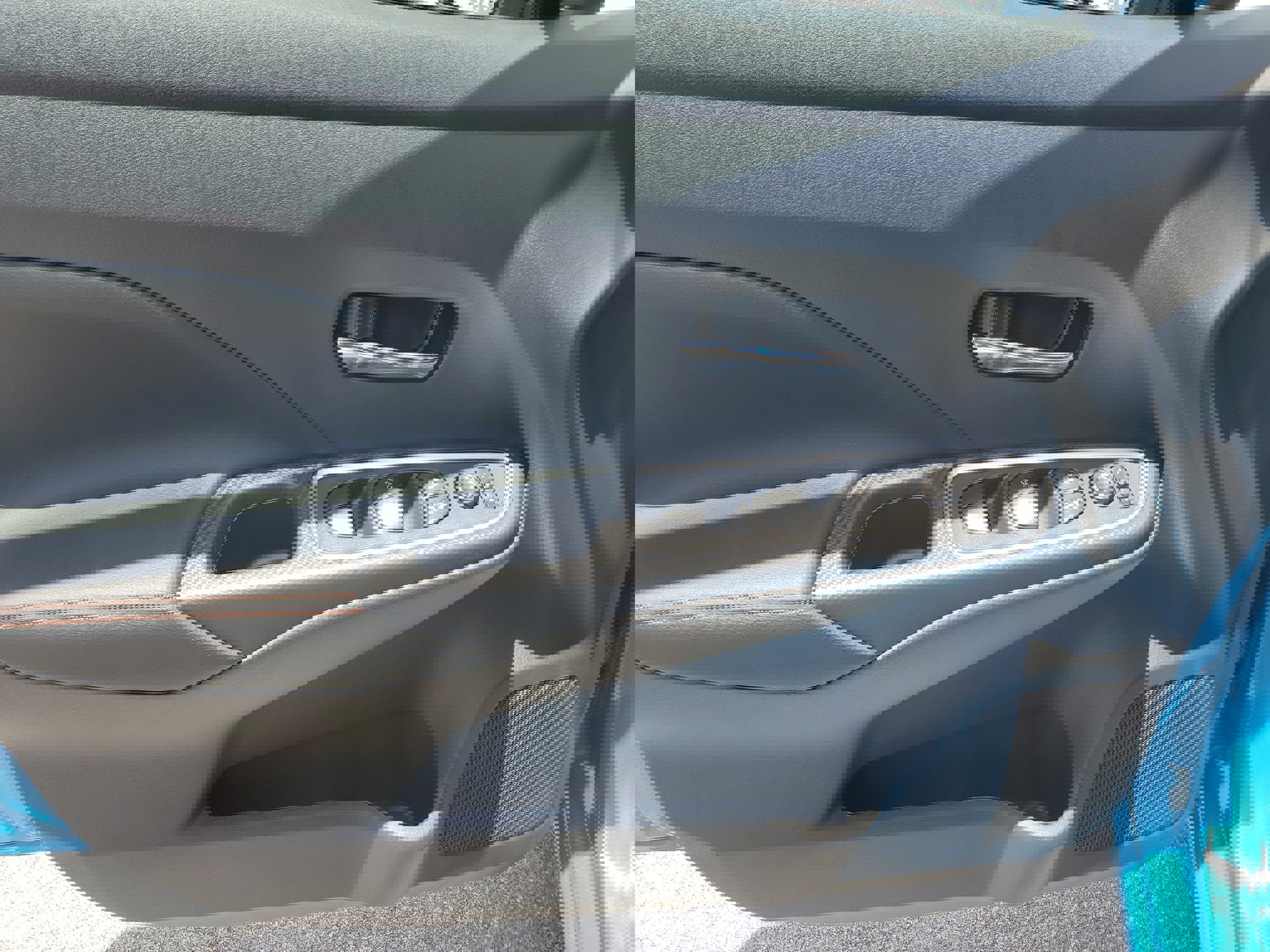 New 2025 Nissan Versa SR w/ Trunk Package image 18