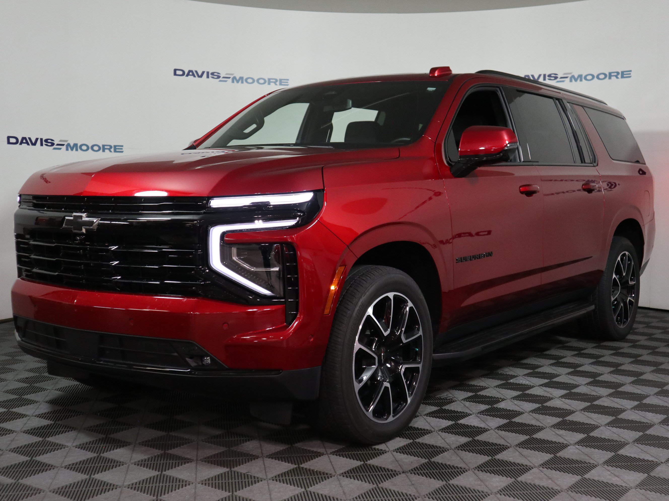 Used 2025 Chevrolet Suburban RST w/ RST Capability Package AWD/4WD image 9