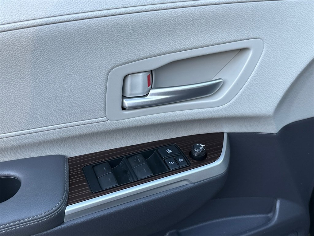 Used 2022 Toyota Sienna XLE image 19