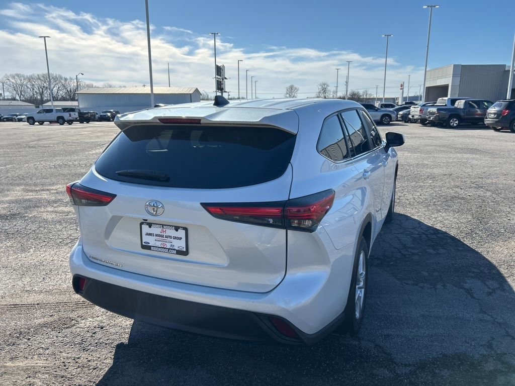 Used 2023 Toyota Highlander L image 6