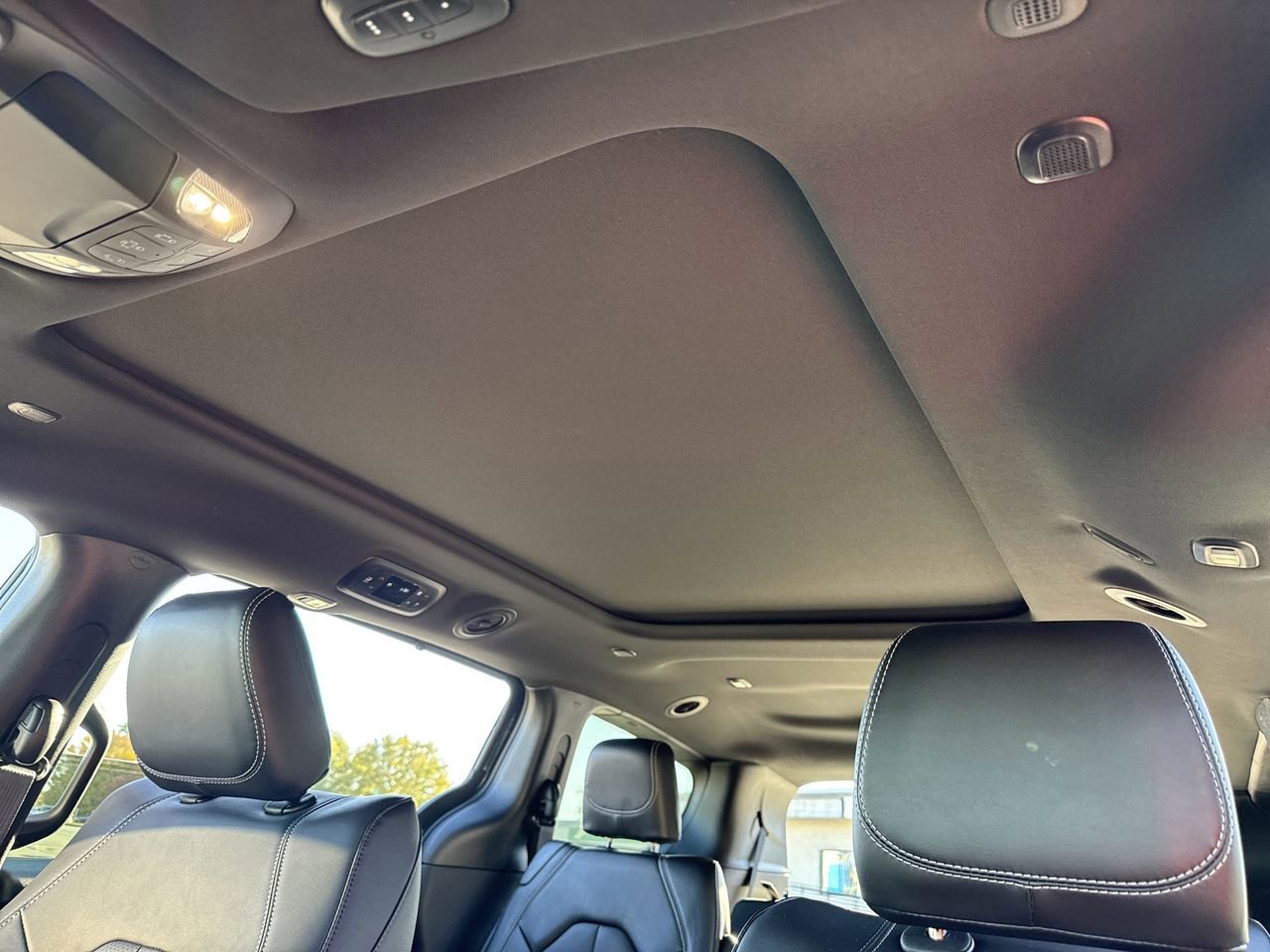 New 2025 Chrysler Pacifica Select image 4