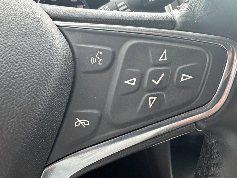 Used 2020 Chevrolet Equinox LT FWD image 17