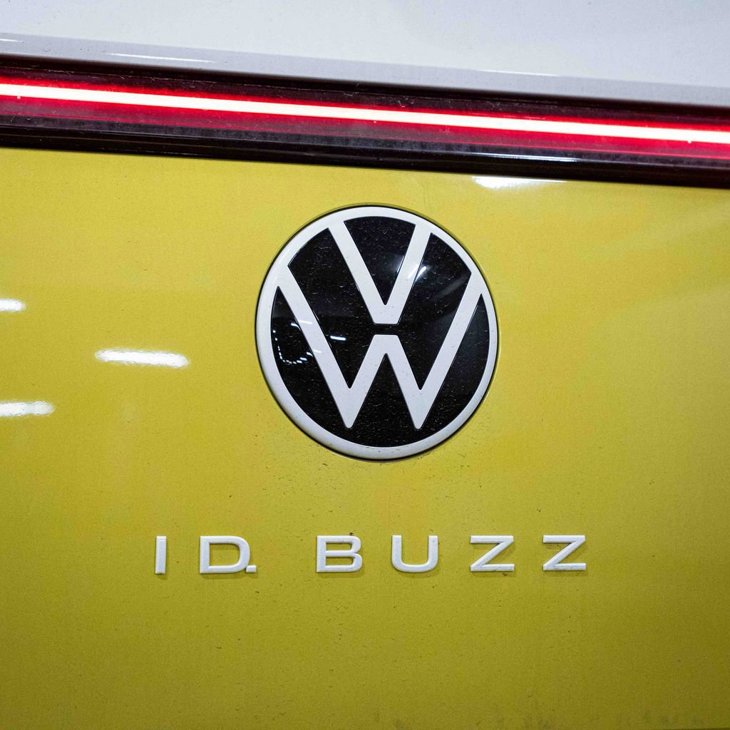 New 2025 Volkswagen ID. Buzz Pro S Plus AWD/4WD image 5