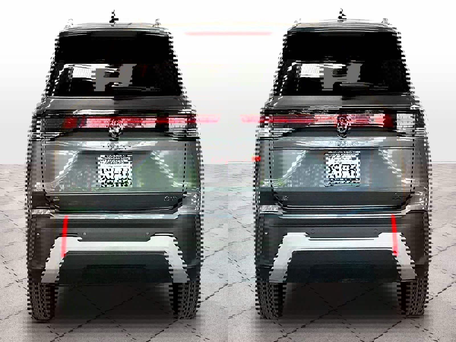 Used 2025 Volkswagen Tiguan SE w/ Panoramic Sunroof Package image 6