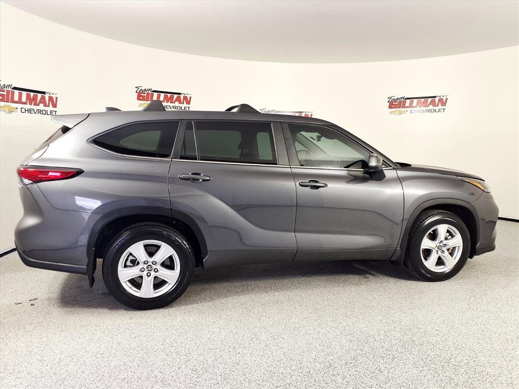 Used 2023 Toyota Highlander LE image 8