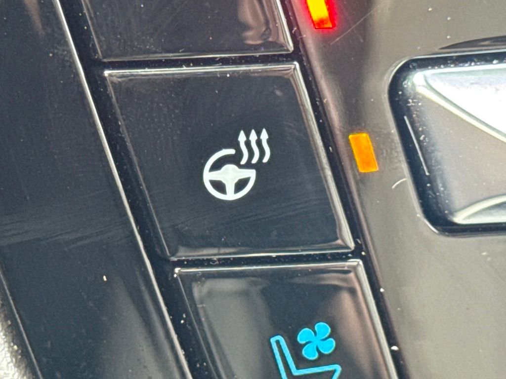 Used 2023 Ford Explorer Platinum w/ Technology Package image 50