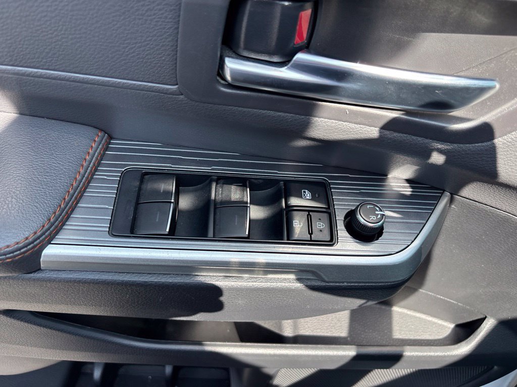 Used 2022 Toyota Sienna XSE w/ XSE Plus Package FWD image 19