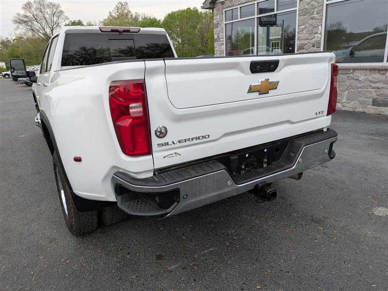 Used 2022 Chevrolet Silverado 3500 LTZ w/ LTZ Texas Edition image 5