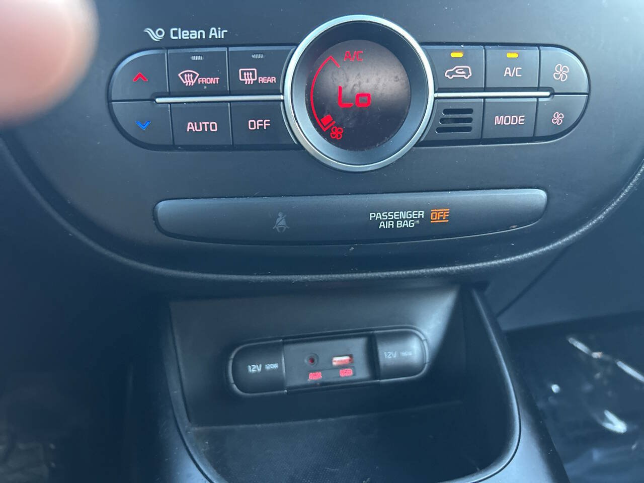 Used 2017 Kia Soul + FWD image 26