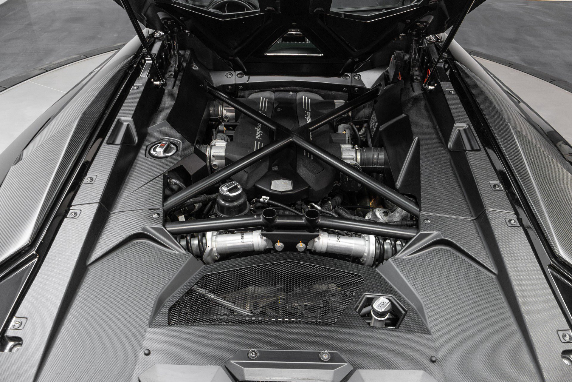 Used 2015 Lamborghini Aventador LP 700-4 image 35