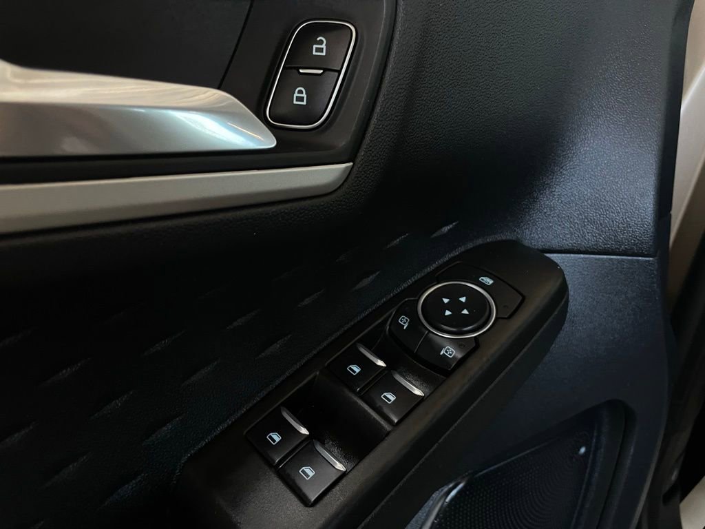 Used 2020 Ford Escape SE FWD image 28