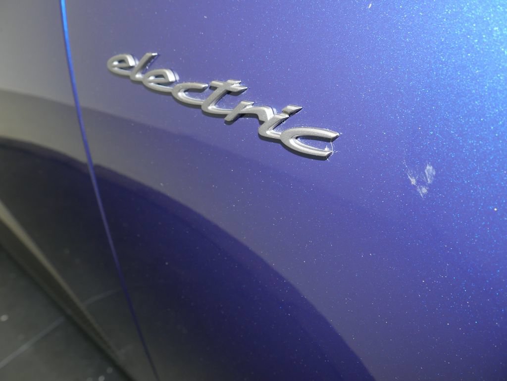 Certified 2026 Porsche Macan Turbo Electric AWD/4WD image 12
