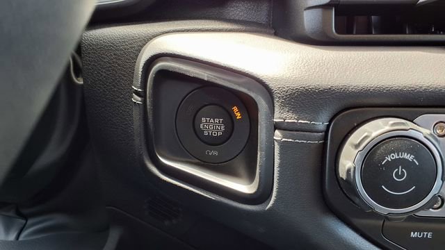 Used 2025 Jeep Wrangler Sahara image 27