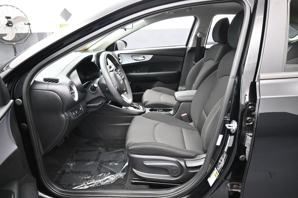 Used 2024 Kia Forte LXS w/ LXS Technology Package FWD image 11