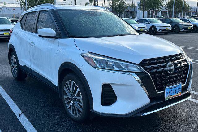 Used 2023 Nissan Kicks SV image 2