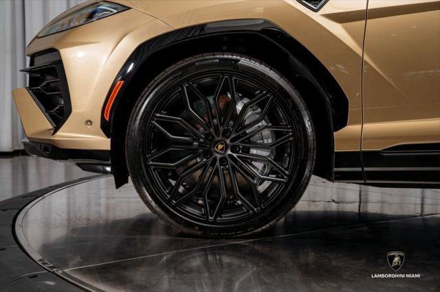 Used 2025 Lamborghini Urus SE AWD/4WD image 11