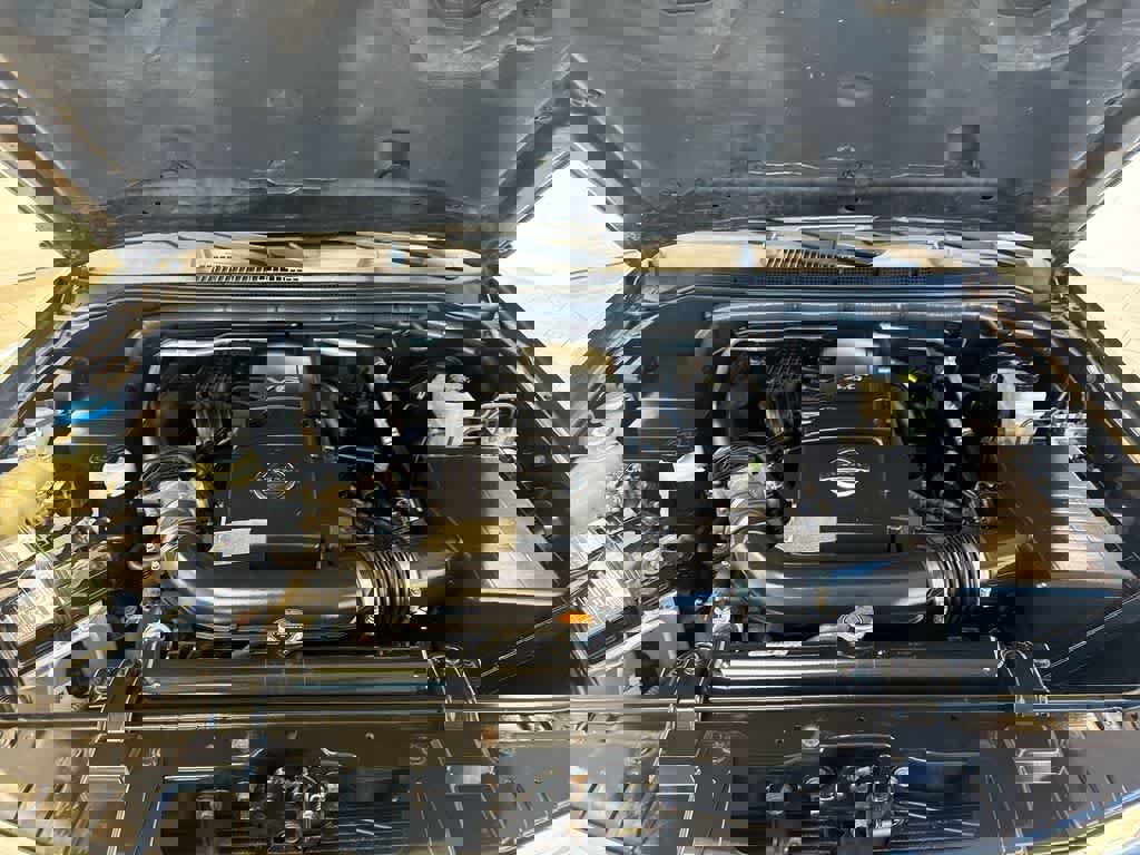 Used 2017 Nissan Frontier SV image 15